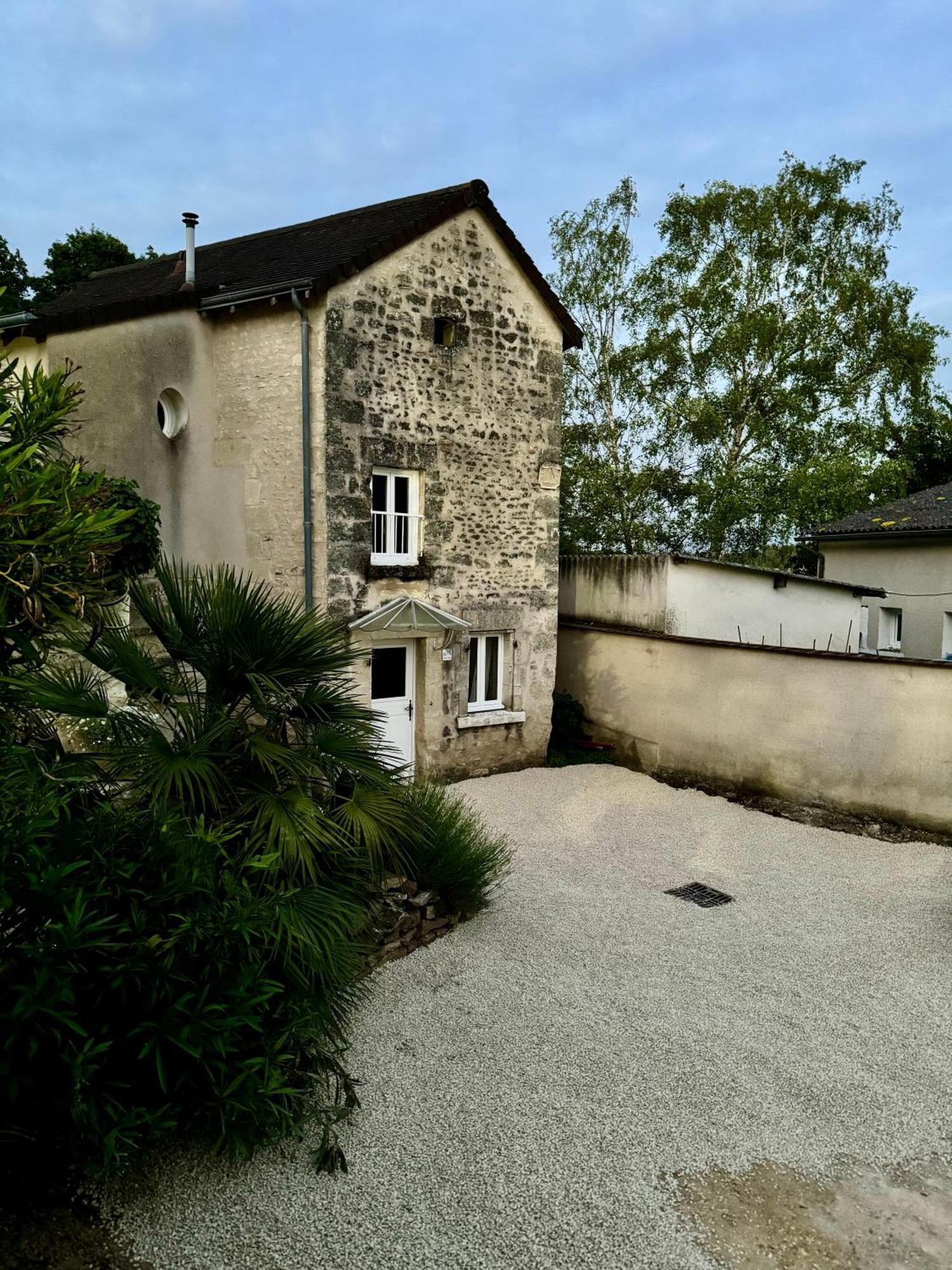 Gite - Petite Maison Proche Du Futuroscope Beaumont  Экстерьер фото